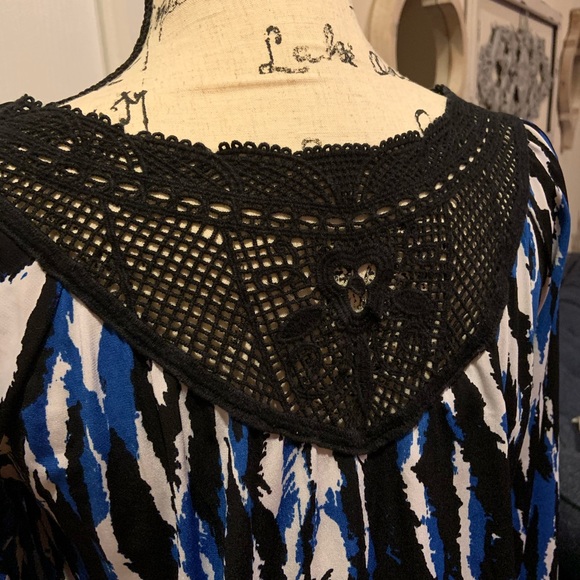 AGB 3/4 Sleeve Abstract Print Top - Picture 4 of 5